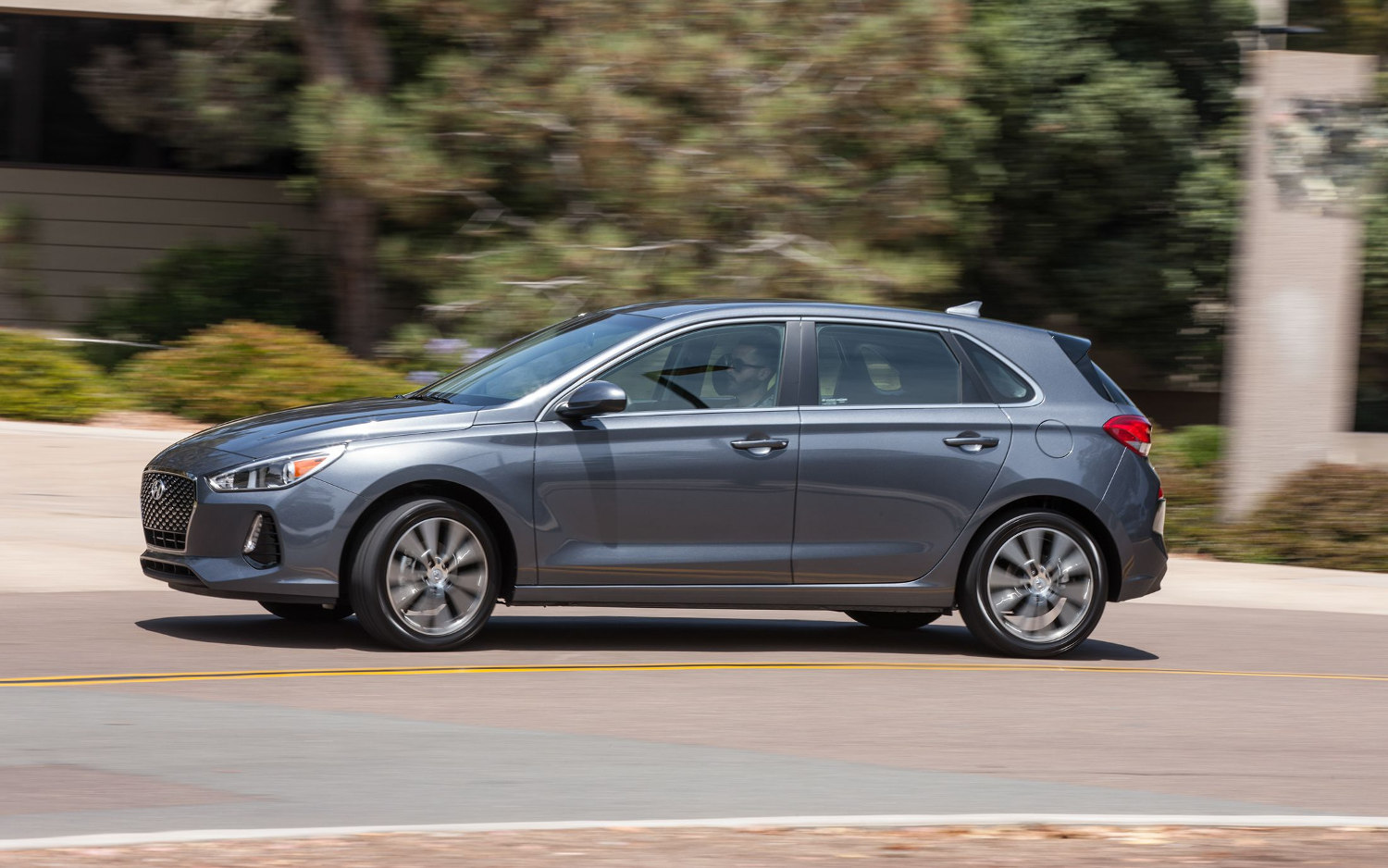 Comparison Hyundai Elantra Sport 2018 vs Hyundai Santa Fe Sport 2